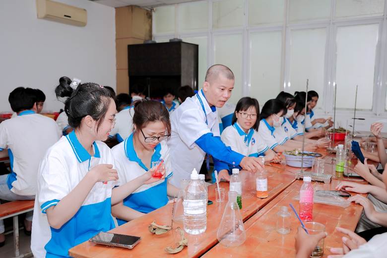 TRƯỜNG CAO ĐẲNG CÔNG NGHỆ VÀ DU LỊCH